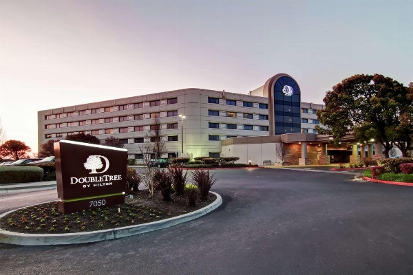DoubleTree By Hilton Hotel Pleasanton At The Club image 2