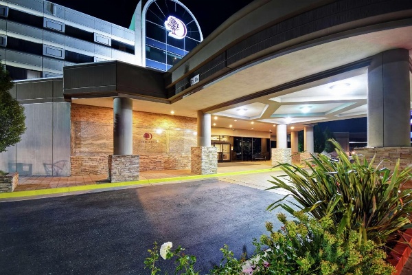 DoubleTree By Hilton Hotel Pleasanton At The Club image 3