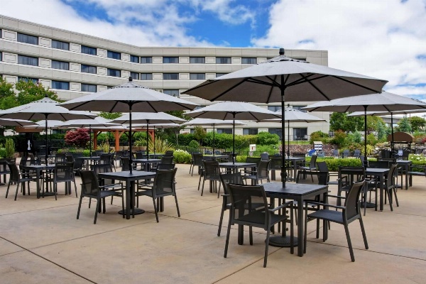 DoubleTree By Hilton Hotel Pleasanton At The Club image 4